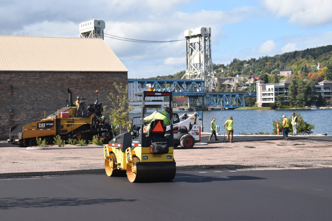 Lakeshore Drive paving underway News, Sports, Jobs The Mining Gazette